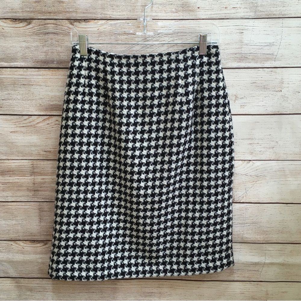 ‎CHADWICKS WOOL SKIRT IN BLACK AND WHITE HOUNDSTOOTH